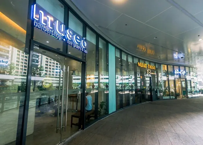 Designer 1br Makati Fast Internet Gym Swim Park 2050 Apartment
