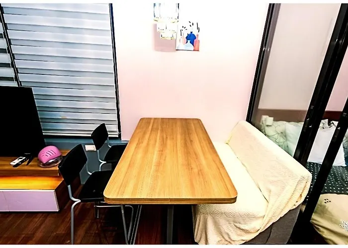 Designer 1br Makati Fast Internet Gym Swim Park 2050 Apartment *