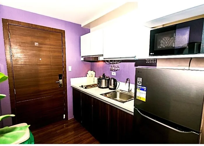 Designer 1br Makati Fast Internet Gym Swim Park 2050 *